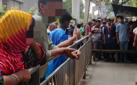 মেট্রোরেল চলাচলের সময় কম্পনরোধে ব্যবহৃত স্প্রিং (বিয়ারিং প্যাড) ছিটকে পড়ে এক পথচারীর মৃ#ত্যু