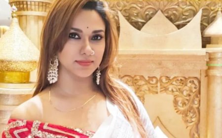 ChatGPT said:  শোবিজের জনপ্রিয় চিত্রনায়িকা ইয়ামিন হক ববি অনেকদিন ধরেই ছিলেন আড়ালে। একসময় অভিনয়ে ভীষণ ব্যস্ত থাকলেও সাম্প্রতিক বছরগুলোতে তাকে দেখা যায়নি নতুন কোনো সিনেমায় কিংবা ব্যক্তিগত আলোচনাতেও। তবে চলতি মাসের শুরু থেকেই প্রেম ও গোপন বিয়ের গুঞ্জনে ফের আলোচনায় আসেন তিনি।