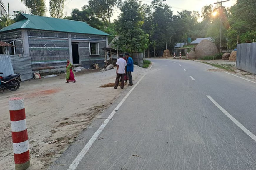 গাইবান্ধায় প্লাস্টিক বোতলের দৃষ্টিনন্দন বাড়ি, দেখতে ভিড়