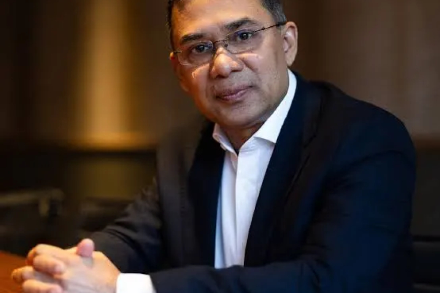 বিজ্ঞান ও প্রযুক্তিতে দক্ষতা অর্জনের মাধ্যমে বিশ্ব প্রতিযোগিতায় এগিয়ে যেতে শিক্ষার্থীদের প্রতি আহ্বান জানিয়েছেন বিএনপির ভারপ্রাপ্ত চেয়ারম্যান তারেক রহমান।