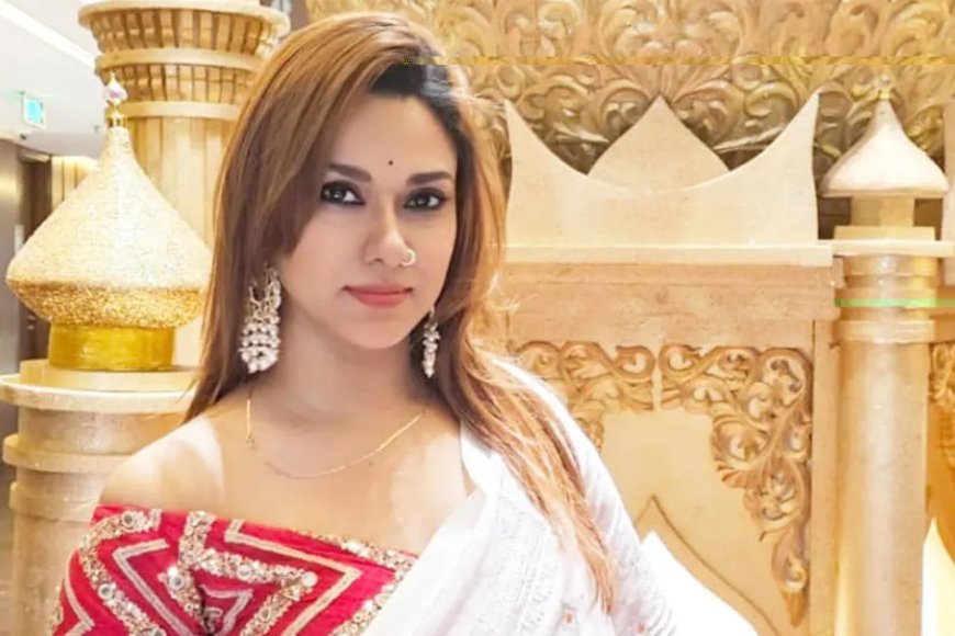 ChatGPT said:  শোবিজের জনপ্রিয় চিত্রনায়িকা ইয়ামিন হক ববি অনেকদিন ধরেই ছিলেন আড়ালে। একসময় অভিনয়ে ভীষণ ব্যস্ত থাকলেও সাম্প্রতিক বছরগুলোতে তাকে দেখা যায়নি নতুন কোনো সিনেমায় কিংবা ব্যক্তিগত আলোচনাতেও। তবে চলতি মাসের শুরু থেকেই প্রেম ও গোপন বিয়ের গুঞ্জনে ফের আলোচনায় আসেন তিনি।