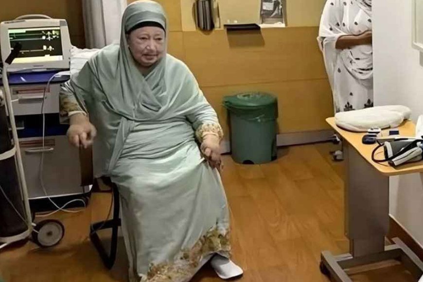 রাজধানীর এভারকেয়ার হাসপাতালে মেডিকেল বোর্ডের তত্ত্বাবধানে চিকিৎসা নিচ্ছেন বিএনপি চেয়ারপারসন ও সাবেক প্রধানমন্ত্রী বেগম খালেদা জিয়া। শ্বাসকষ্ট বৃদ্ধি পাওয়ায় রোববার (২৩ নভেম্বর) রাত সাড়ে ৮টার দিকে তাকে জরুরি ভিত্তিতে হাসপাতালে ভর্তি করা হয়। বর্তমানে তিনি কেবিনে রয়েছেন এবং নিবিড় পর্যবেক্ষণে রাখা হয়েছে।