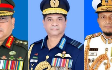 বেগম খালেদা জিয়াকে দেখতে এভারকেয়ারে তিন বাহিনীর প্রধান