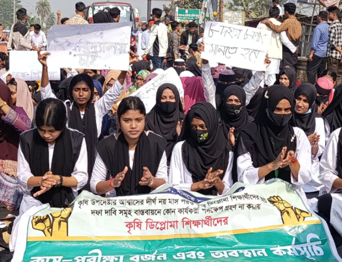 বরিশাল-ঢাকা মহাসড়ক অবরোধ